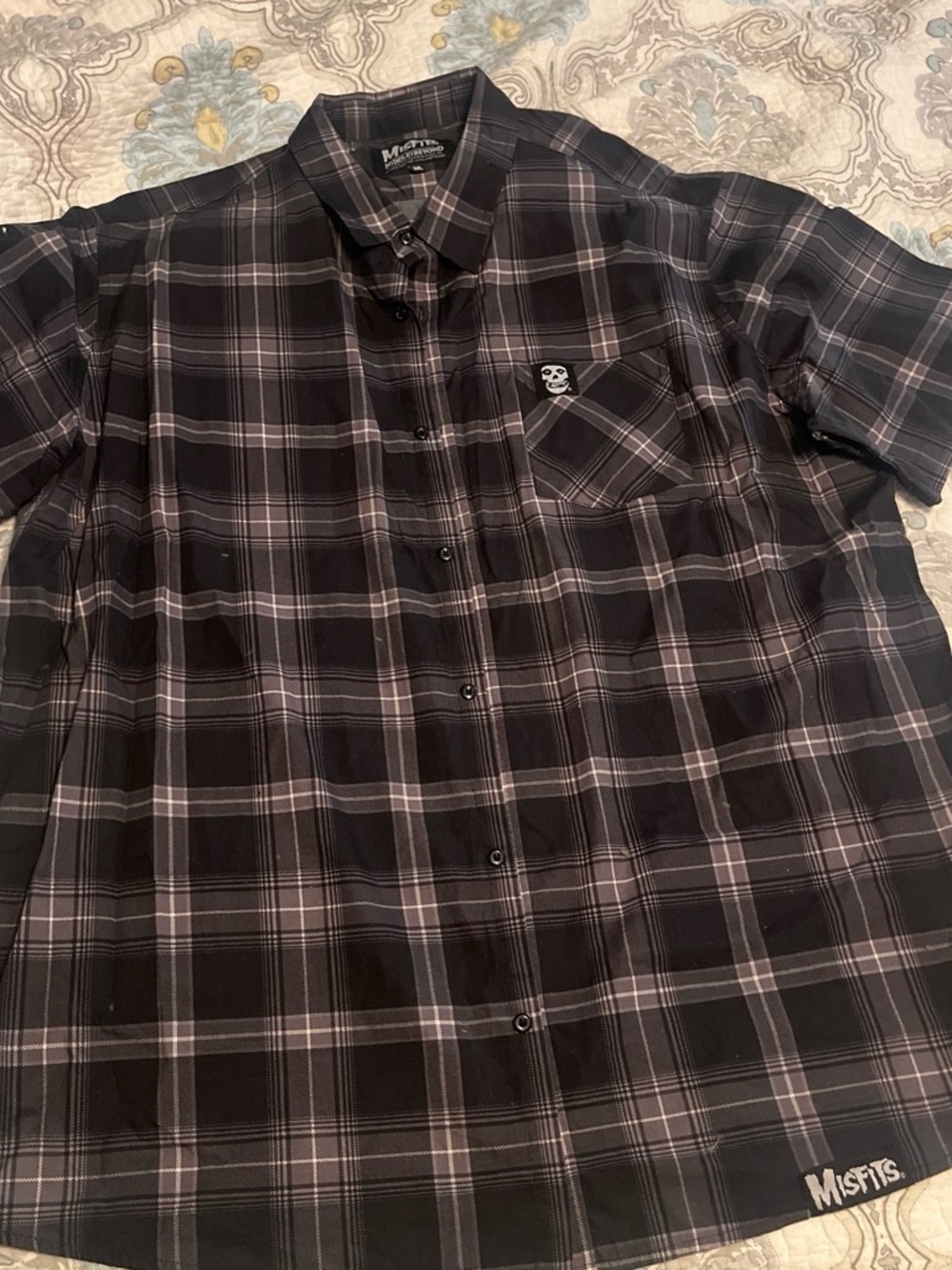 Misfits Men’s Black Plaid Short-Sleeve Button-Down Shirt